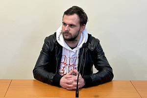 Petr Koubík u Okresního soudu v Klatovech.