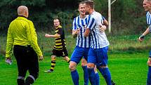 9. kolo krajského přeboru: FC Chotíkov 1932 - FK Okula Nýrsko (na snímku fotbalisté v modrobílých dresech) 2:1 (2:1).