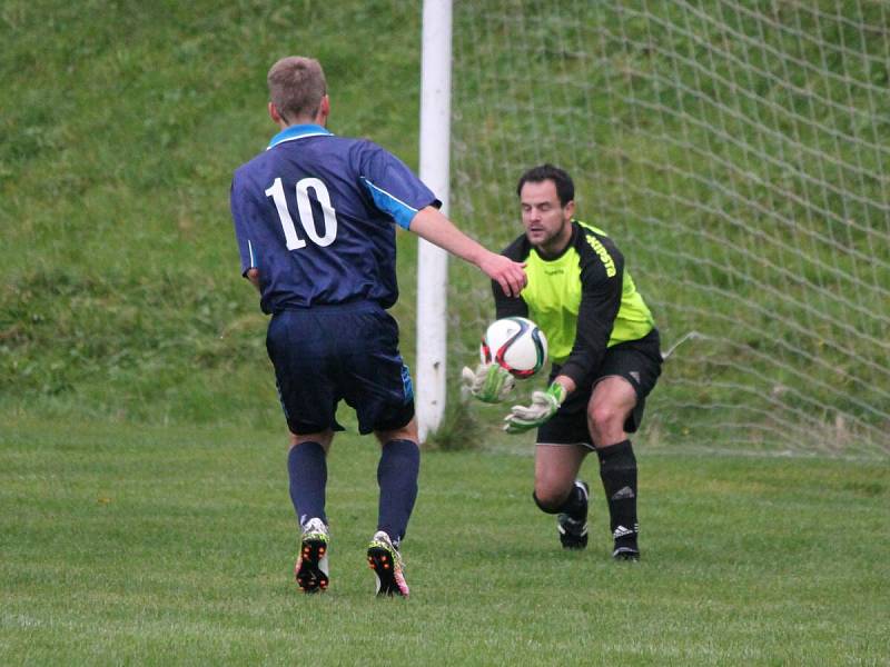 III. třída 2016/2017: Kašperské Hory (modré dresy) - Železná Ruda 1:0