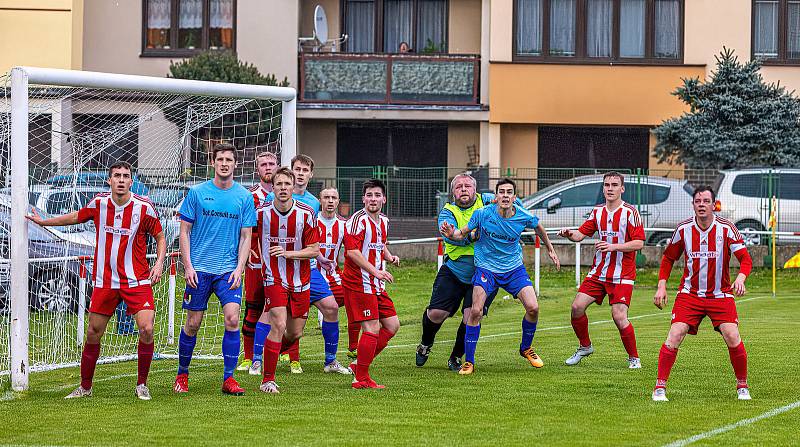 Fotbalisté TJ Sokol Mochtín po čtyřech porážkách zabrali, když ve víkendovému duelu 25. kola I. A třídy doma přehráli béčko divizních Rokycan.