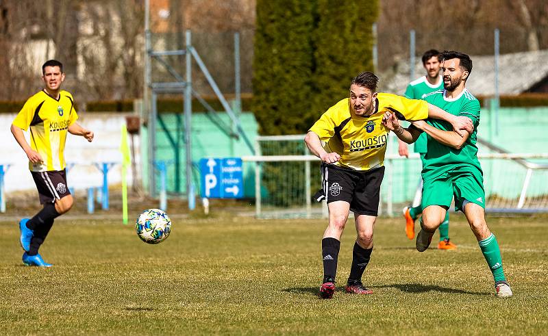 Fotbalisté TJ Pfeifer Chanovice (na archivním snímku hráči v zelených dresech) remizovali ve 22. kole I. B třídy s Blovicemi 1:1. Na penalty vyhráli hosté.