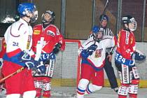 Reprezentační výběry hokejistů do 16 let  České republiky a Švýcarska se  ve čtvrtek střetly v přátelském utkání na ledě v Klatovech. Češi porazili Švýcary 4:1. 