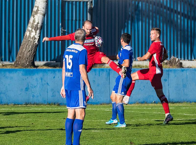 Fotbalisté divizních Klatov remizovali v 11. kole soutěže na hřišti Soběslavi 2:2, i když po prvním poločase vedli o dvě branky.