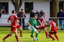 Fotbalisté FK Svéradice (na archivním snímku hráči v zelených dresech) porazili v okresním derby trápící se Pačejov jednoznačně 5:2.