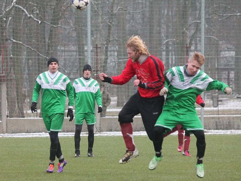 Zimní turnaj v Sušici: Mochtín (v červeném) - Strážov 3:0.