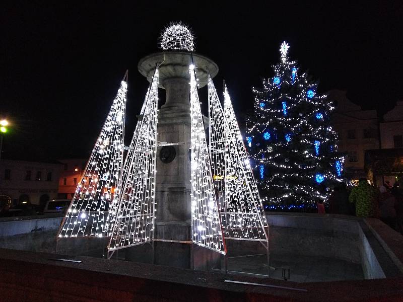 Rozsvícení vánočního stromu v Klatovech a výzdoba centra.