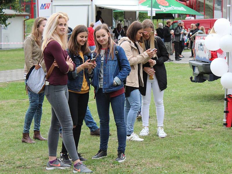 Během festivalu Open Air Lázně v Klatovech vystoupil zpěvák Ben Cristovao.