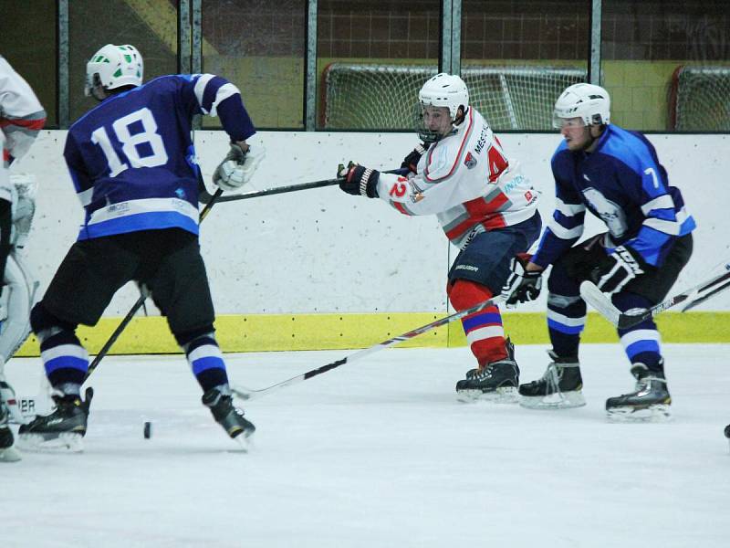 Liga juniorů: HC Klatovy (bílé dresy) - TJ Baník Most 11:4