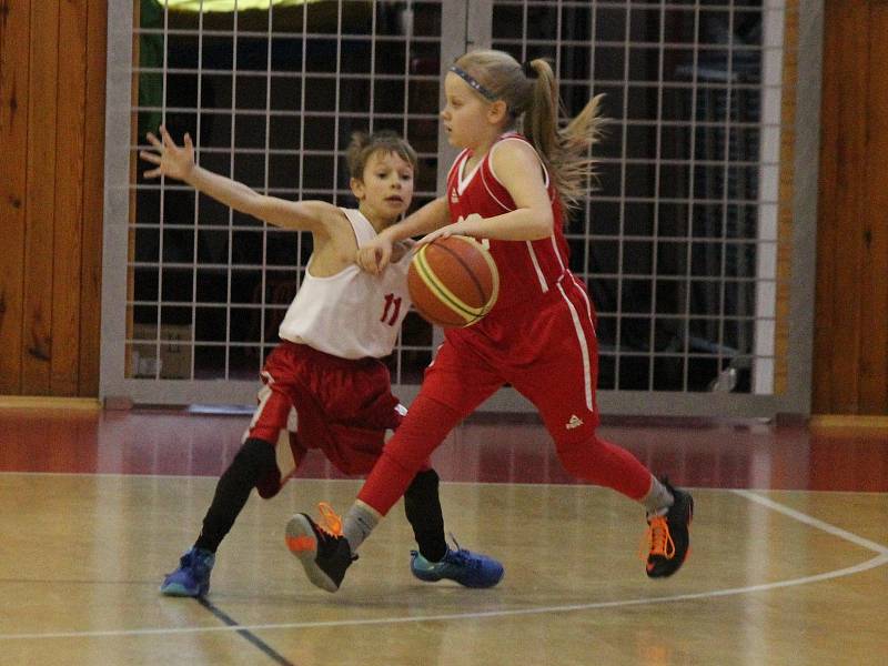 Krajský přebor nejmladších minižáků U11 2017/2018: Klatovy hoši - Klatovy dívky 58:39 a 63:40