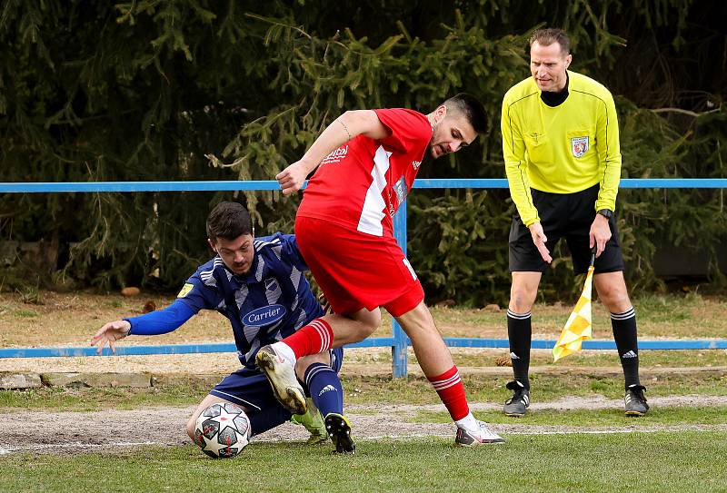 17. kolo FORTUNA divize A: Slavoj Mýto (modří) - SK Klatovy 1898 3:1 (1:0).