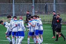 Krajský přebor (16. kolo): TJ Baník Stříbro (bílí) - FK Okula Nýrsko (na snímku fotbalisté v tmavých dresech) 2:2 (1:1).