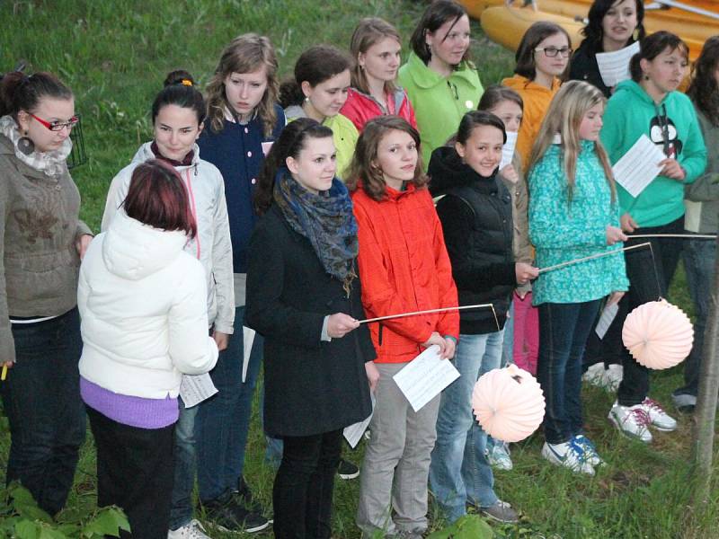 Odhalení sochy sv. Jana Nepomuckého v Čepicích