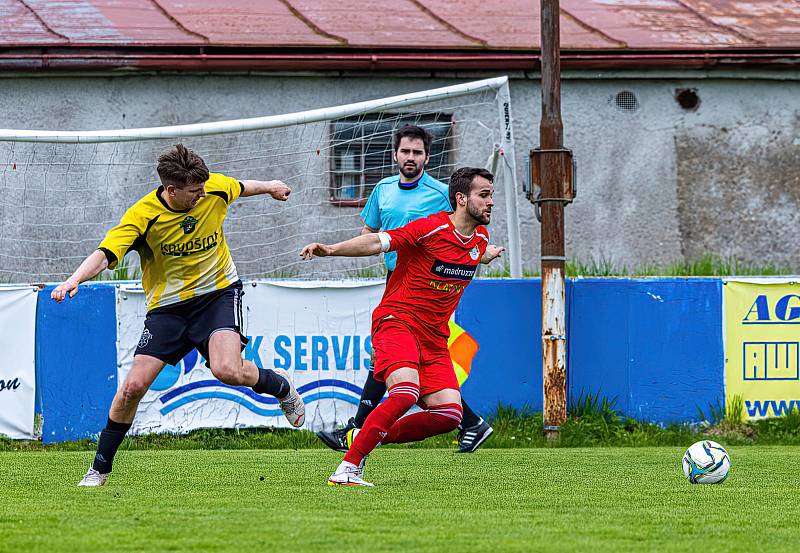 Fotbalisté FK Horažďovice (na archivním snímku hráči ve žlutých dresech) otočili nedělní domácí zápas se soupeřem z Bolešin.