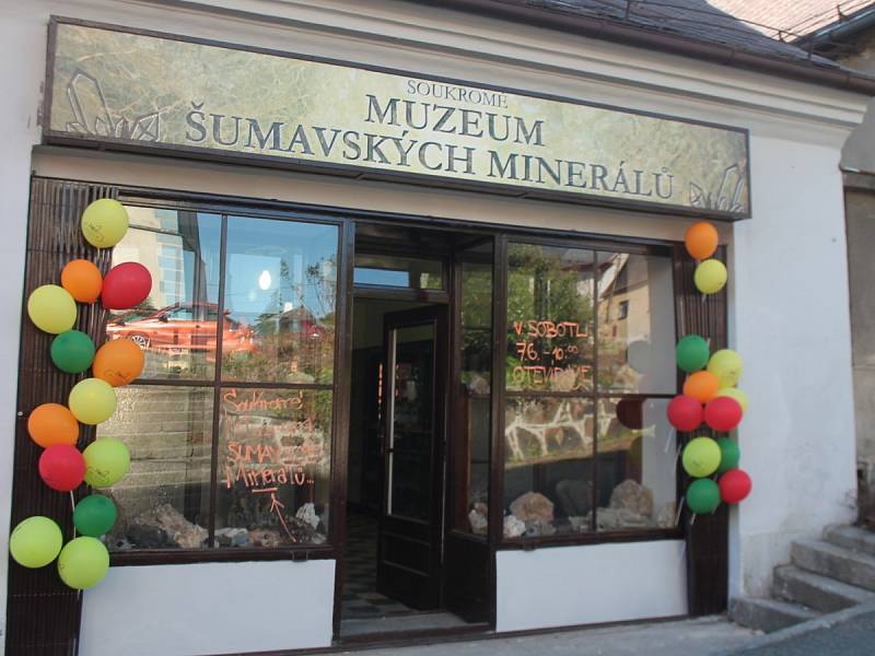 Muzeum šumavských minerálů ve Velharticích