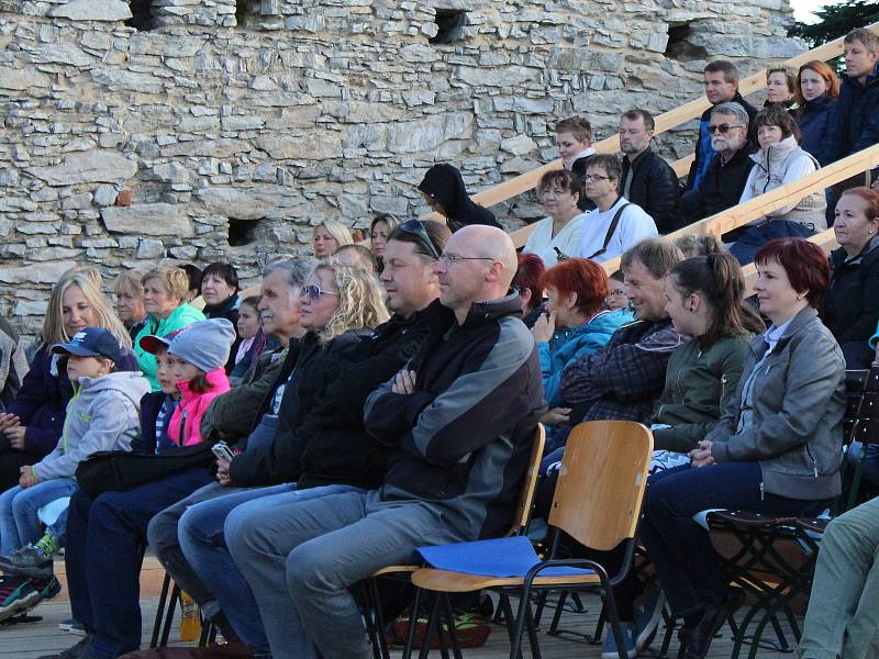 V sobotu se na Kašperku konal benefiční koncert pro Štefana Kanaloše, který po nehodě skončil na vozíku.