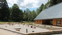 Deník navštívil budované centrum na Srní, kde turisté již v září uvidí šelmy v přírodě.