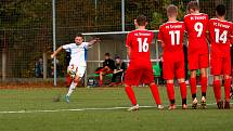 10. kolo okresního přeboru: TJ Sušice B (na snímku fotbalisté v bílých dresech) - FC Švihov 2:2 (1:1).