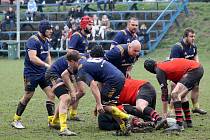 Muži společenství Rugby Šumava Nýrsko & Rugby Club České Budějovice (na archivním snímku hráči v červených dresech) prohráli i druhé utkání 2. ligy RUGBY XV.