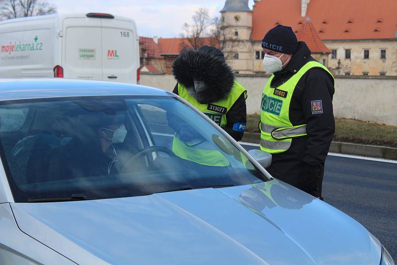 Policejní kontroly v Červeném Poříčí.