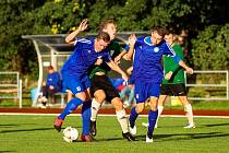 6. kolo I. A třídy: TJ Sušice (na snímku fotbalisté v modrých dresech) - TJ Sokol Kralovice (zelení) 0:3 (0:1).