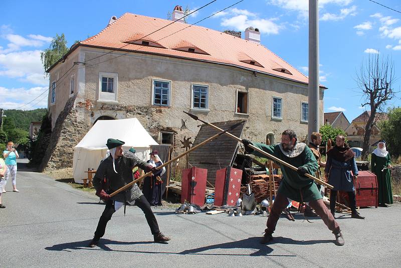 Oslavy 140 let školy a 100 let Sokolů v Dolanech.