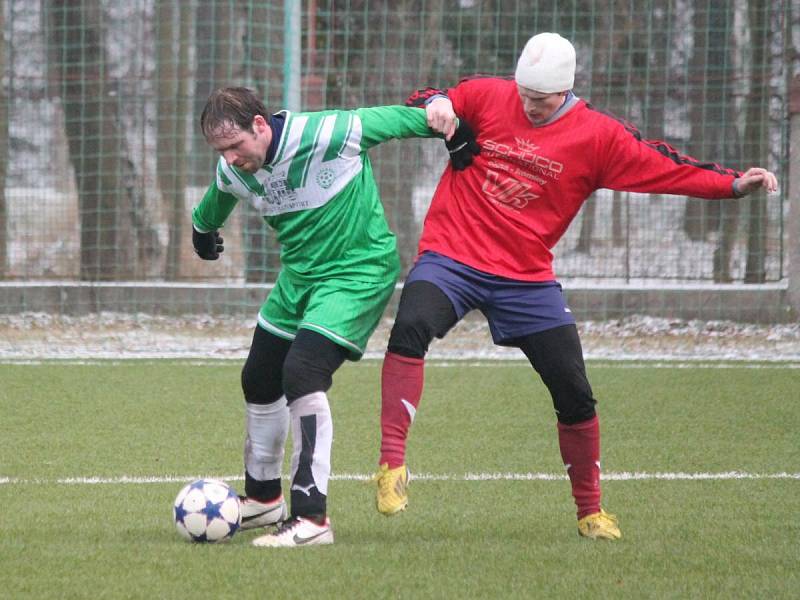 Zimní turnaj v Sušici: Mochtín (v červeném) - Strážov 3:0.