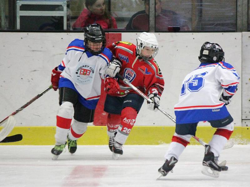 Liga mladších žáků: HC Klatovy (červené dresy) - HC DDM Rokycany 5:4