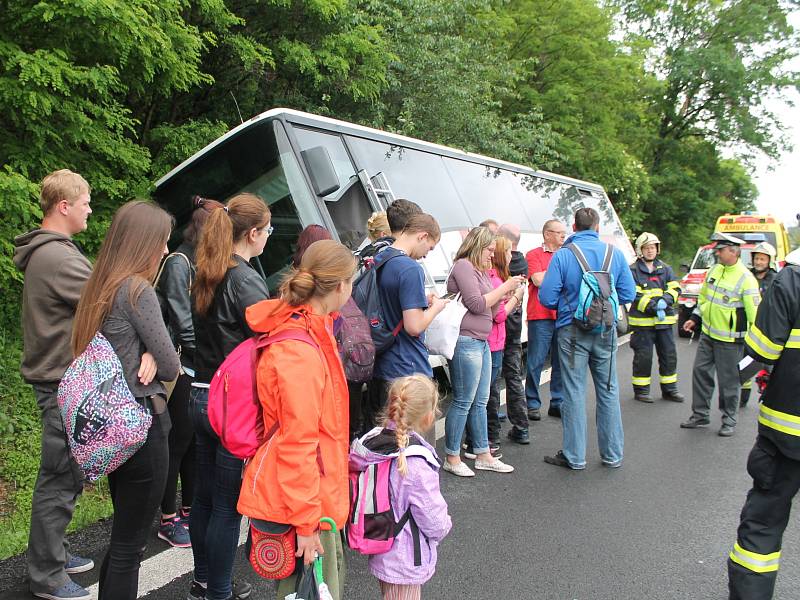 Nehoda autobusu u Kokšína.