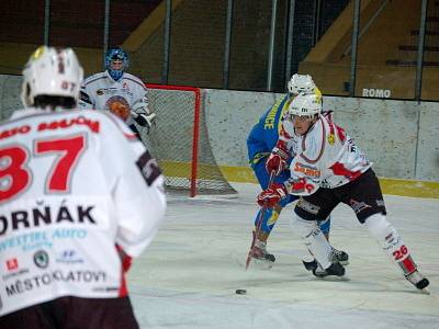  Hokejisté SHC Maso Brejcha Klatovy porazili v nedělním utkání šestadvacátého  kola druholigové skupiny Západ své hosty z HC Roudnice nad Labem vysoko 8:3.