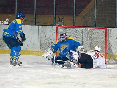  Hokejisté SHC Maso Brejcha Klatovy porazili v nedělním utkání šestadvacátého  kola druholigové skupiny Západ své hosty z HC Roudnice nad Labem vysoko 8:3.