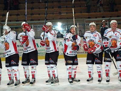  Hokejisté SHC Maso Brejcha Klatovy porazili v nedělním utkání šestadvacátého  kola druholigové skupiny Západ své hosty z HC Roudnice nad Labem vysoko 8:3.