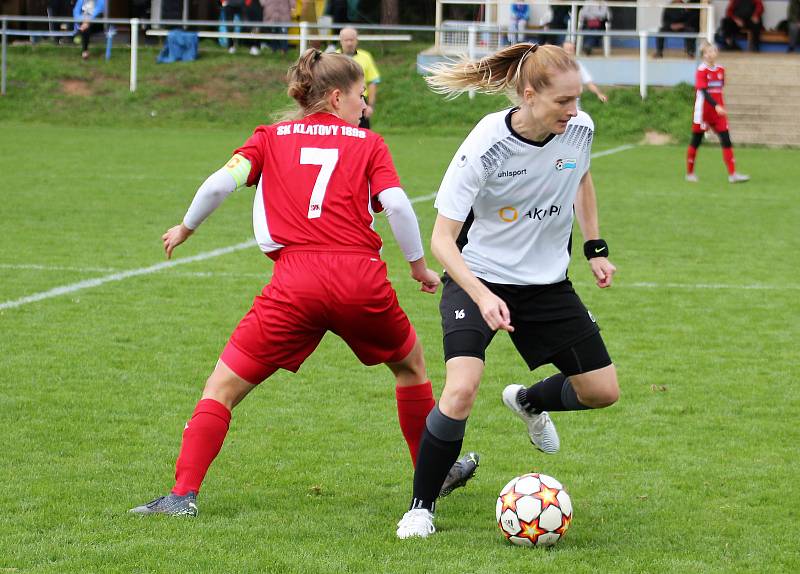 3. kolo České divize žen, skupina C: TJ Mokré - SK Klatovy 1898 (na snímku fotbalistky v červených dresech) 2:1 (1:0).