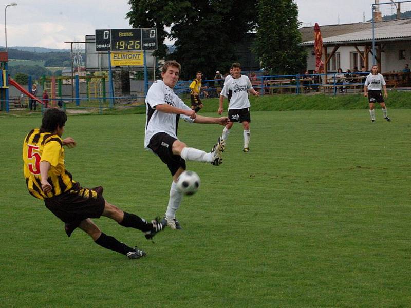 Fotbalisté FK Horažďovice prohráli v posledním kole krajského přeboru v Přešticích 0:2 a z nejvyšší rajské soutěže setupují.