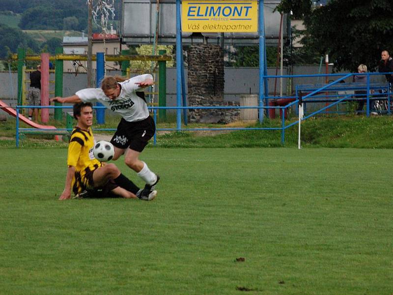 Fotbalisté FK Horažďovice prohráli v posledním kole krajského přeboru v Přešticích 0:2 a z nejvyšší rajské soutěže setupují.