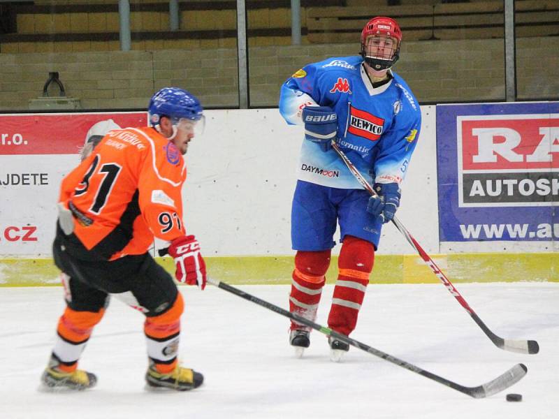 Šumavská liga amatérského hokeje: AHC Vačice (oranžové dresy) - HC 2009 Nýrsko 8:4 