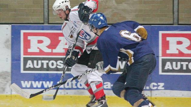 Liga juniorů: HC Klatovy (v bílém) - PZ Kladno 0:7.