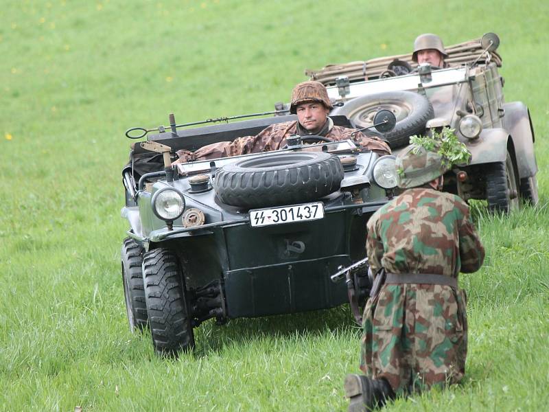 Oslavy 70. výročí osvobození v Kašperských Horách, rekonstrukce bitvy o Zhůří