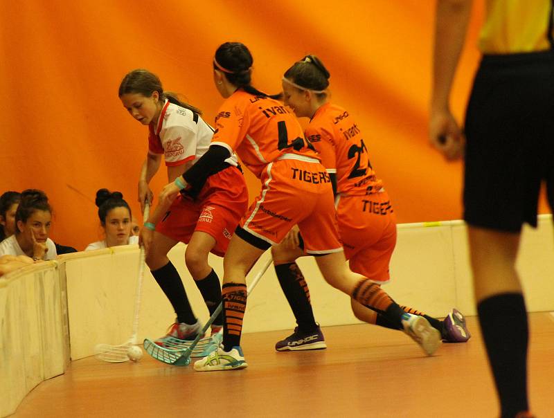 PG 2020 - G14: Sport Club Klatovy (bíločervené dresy) - Tigers Start98 Kunratice (oranžové dresy).