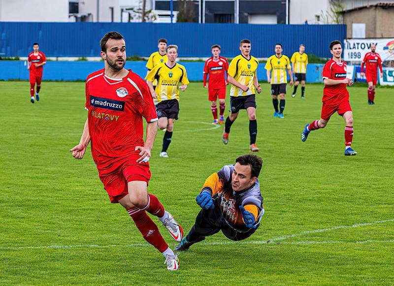 Fotbalisté FK Horažďovice (na archivním snímku hráči ve žlutých dresech) otočili nedělní domácí zápas se soupeřem z Bolešin.