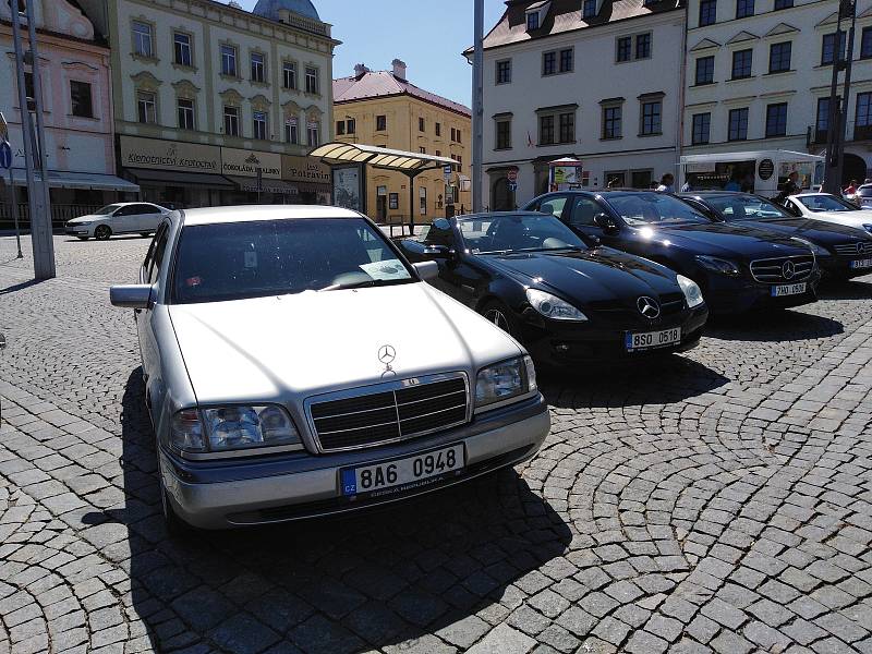 Sraz vozů značky Mercedes v Klatovech.