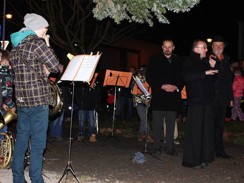 Rozsvícení vánočního stromu ve Švihově 2016.