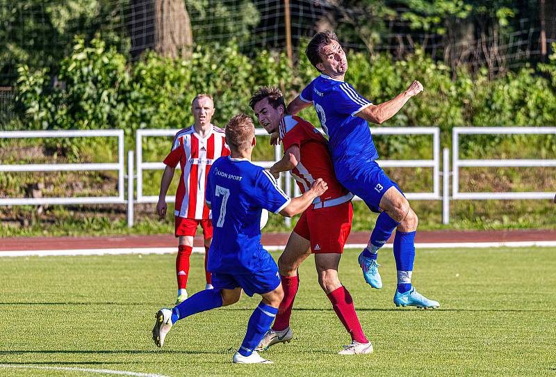 Z archivu: Fotbalisté TJ Sušice (modré dresy).