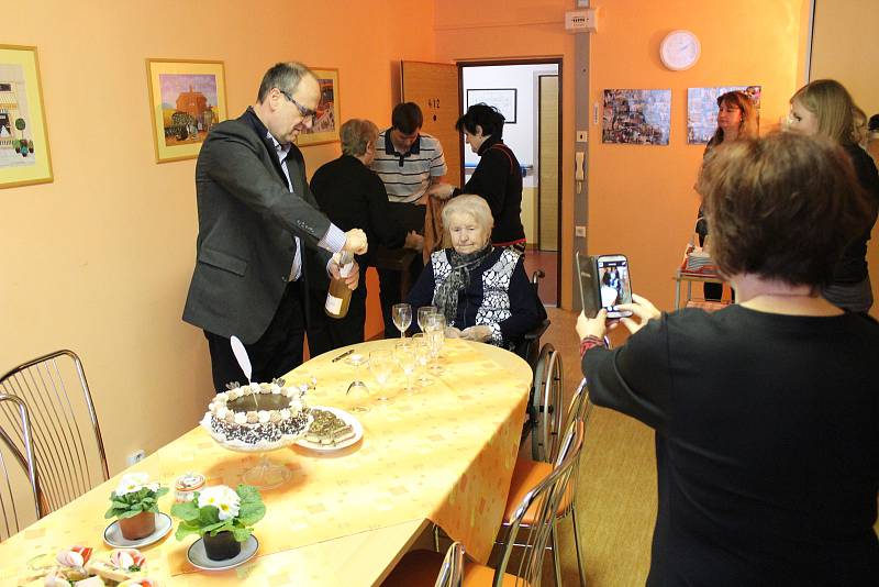 Kateřina Salajová z Klatov oslavila v pondělí 100. narozeniny.