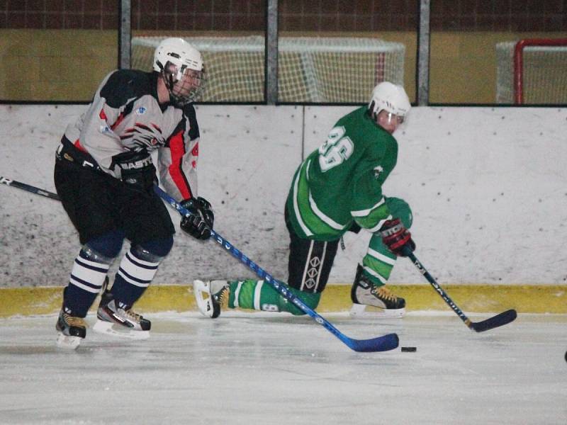 Šumavská liga amatérského hokeje HC Tomahawks - HC Viziauto 1:4.