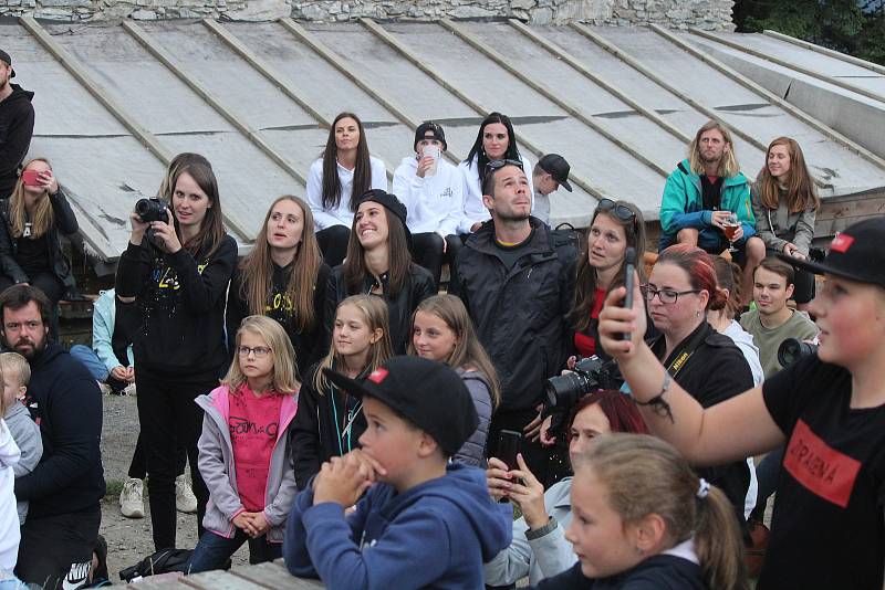 Koncert Marka Ztraceného za čistou Šumavu na Kašperku.