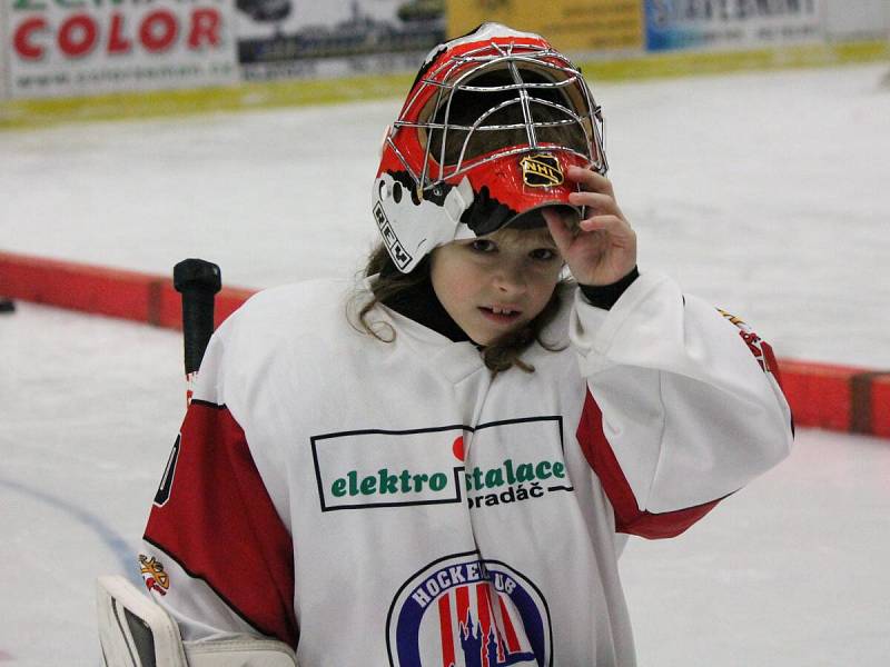 Minihokej 2. třídy 2016/2017: HC Klatovy (bílé dresy) - HC Domažlice 6:5