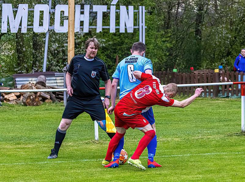 Fotbalisté TJ Sokol Mochtín po čtyřech porážkách zabrali, když ve víkendovému duelu 25. kola I. A třídy doma přehráli béčko divizních Rokycan.