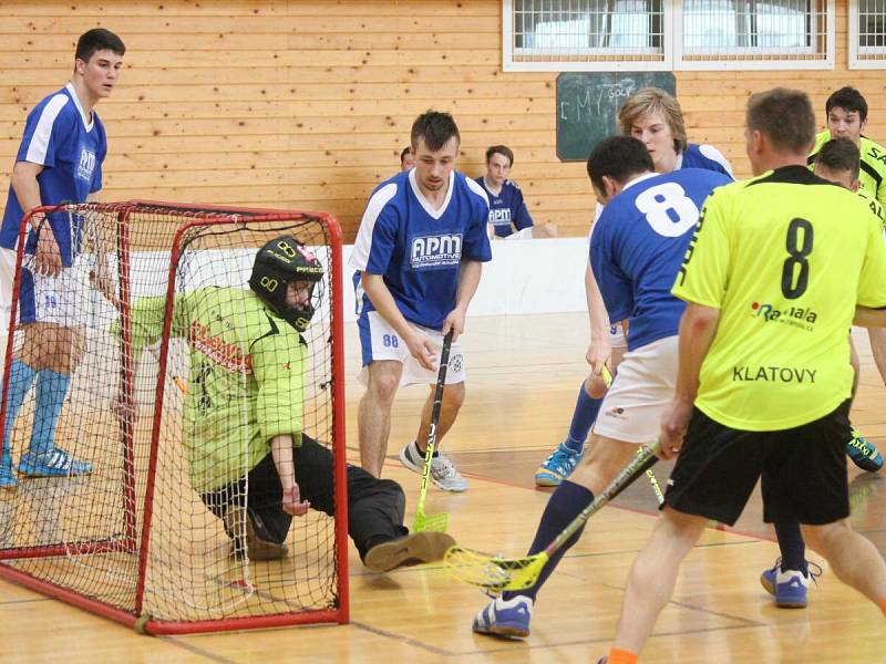 Karlovarská a Plzeňská liga mužů: FBC APM Automotive Kdyně - FK DDM Klatovy (ve žlutém) 2:19.