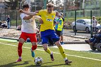 I. B třída, skupina B, 18. kolo: TJ Měcholupy (na snímku fotbalisté ve žlutých dresech) - FC Švihov 8:1 (4:0).