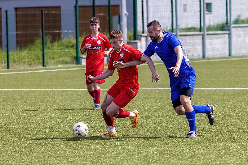 I. B třída, skupina B, 23. kolo: SK Klatovy 1898 B (na snímku fotbalisté v červených dresech) - SK Bolešiny (modří) 2:0.